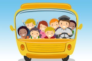 Pulmino di colore giallo visto di fronte con autista e bambini che salutano