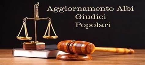 Bilancina sopra un libro e martelletto con scritta "Aggiornamento Albi Giudici Popolari"